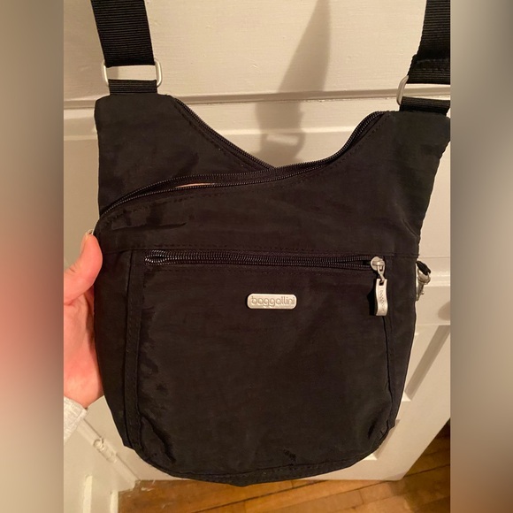 Baggallini Black Adjustable Crossbody Bag - Picture 3 of 9